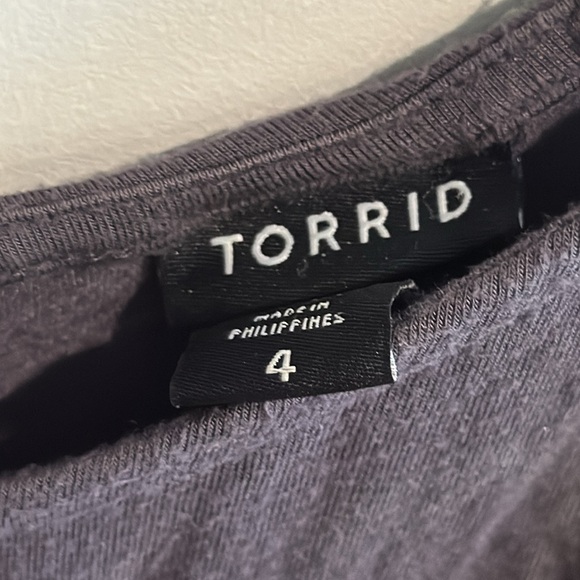 Torrid tank top shirt Sz 4 feather design adjustable straps plus size - Picture 5 of 5